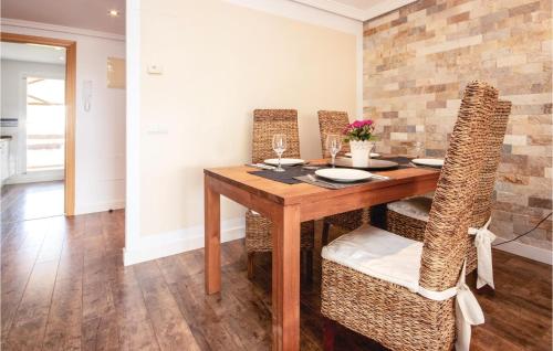 Beautiful apartment in Estepona w/ Outdoor swimming pool WiFi and 2 Bedrooms - image 2