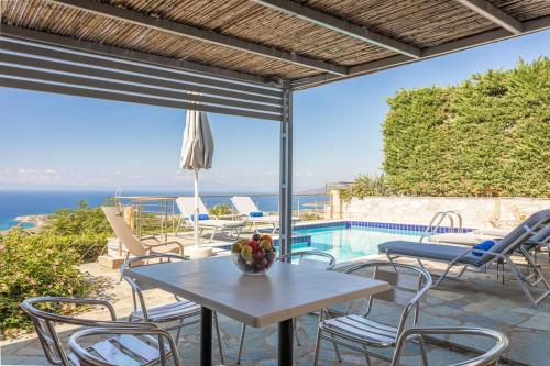 Luxury Villa Ismini in Stoupa, Private Pool & BBQ in Neochori