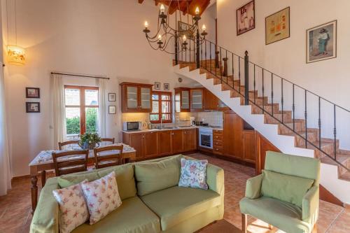 Luxury Villa Ismini in Stoupa, Private Pool & BBQ in Neochori