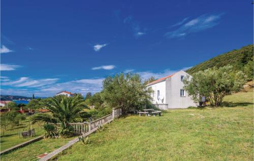 3 Bedroom Awesome Home In Supetarska Draga