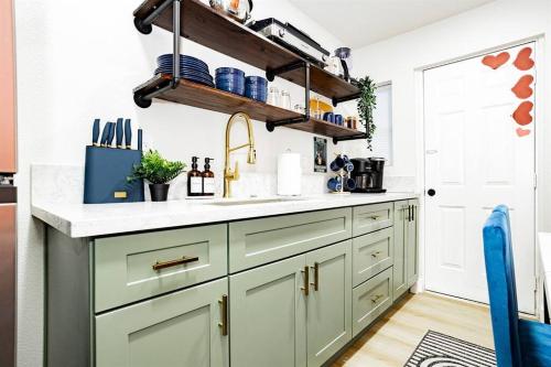 Star Motel Unit 4- Premier Downtown Hotel Luxury 1br Private Oasis near Stratosphere Torony