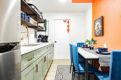 Star Motel Unit 4- Premier Downtown Hotel Luxury 1br Private Oasis near Stratosphere Torony