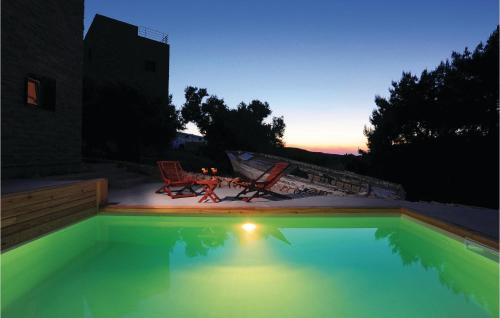 Swimming pool, Amazing Home In Dragove in Dragove