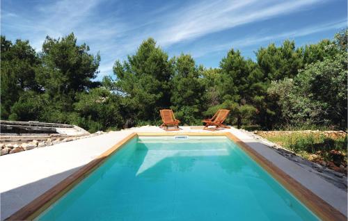 Swimming pool, Amazing Home In Dragove in Dragove