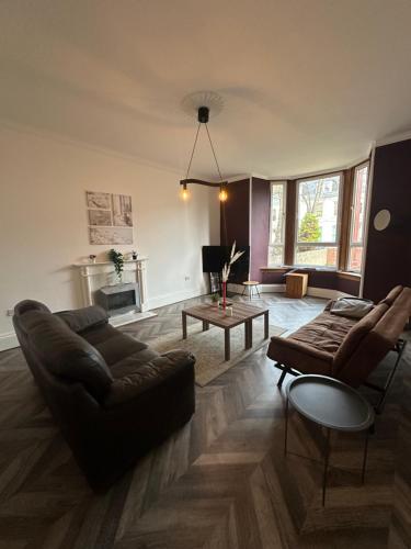 Spacious 5 Bedroom House Close to Central West End gîte à louer Govan