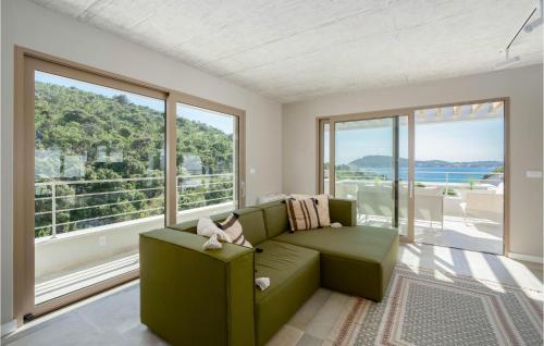 Pet Friendly Home In Rogoznica, Rogoznica (photo 5)