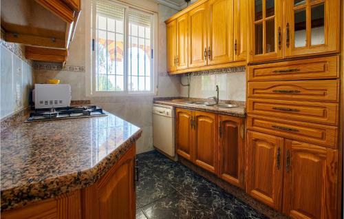 廚房, Pet Friendly Home In Doña Mencía (Pet Friendly Home In Dona Mencia) in 多尼亞門西亞
