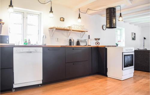 virtuve, 5 Bedroom Lovely Home In Tving in Tving