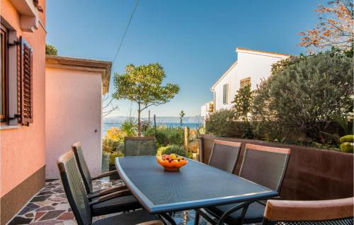 Appartement Confortable À Njivice Avec Wi-Fi - Location saisonnière - Njivice