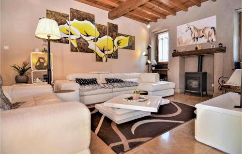 Nice Home In Vallabregues in Vallabregues