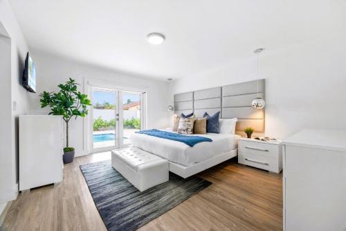 Spectacular Miami 12 mil to Downtown GameRoom Pool in Tamiami, USA