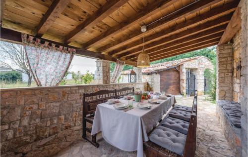 Viesnīcas āriene, Beautiful Home In Bale With Swimming Pool in Bale