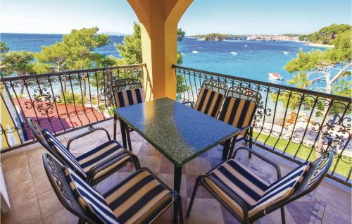 2 Bedroom Awesome Apartment In Banjol