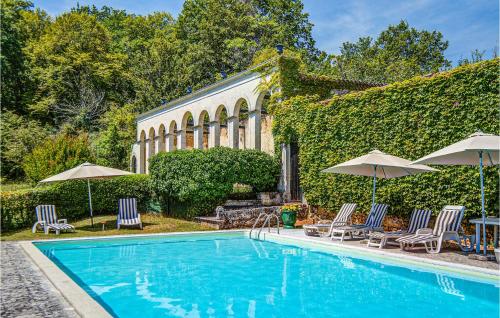 Peldbaseins, Nice Home In St Martin Des Combes in Saint-Martin-des-Combes