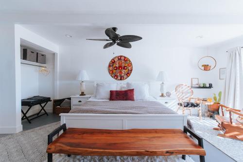 Hacienda Harmony Mid Century Gem with Hottub and Views in Twentynine Palms, USA