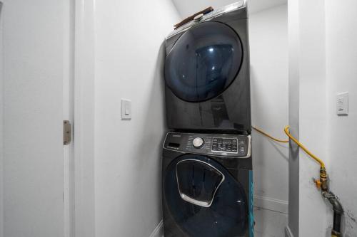 Hudson Oasis - Sleeps 10 - NYC - EWR - Free Parking in Bayonne, USA