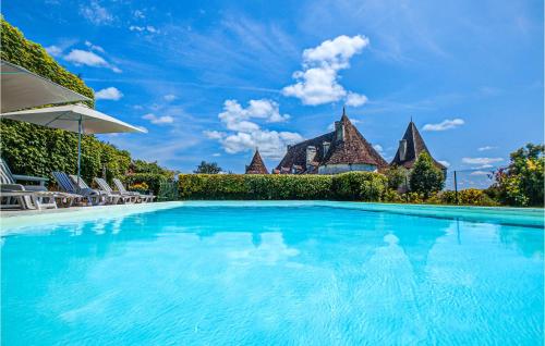 Peldbaseins, Nice Home In St Martin Des Combes in Saint-Martin-des-Combes