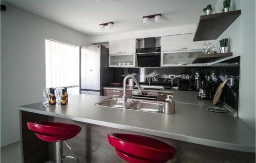 virtuve, Villa Holiday Home Tos in Risika