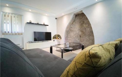 Villa Holiday Home Tos in Risika