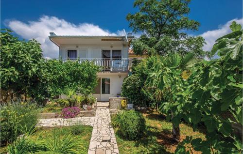 Beautiful Apartment In Jadranovo With Wifi