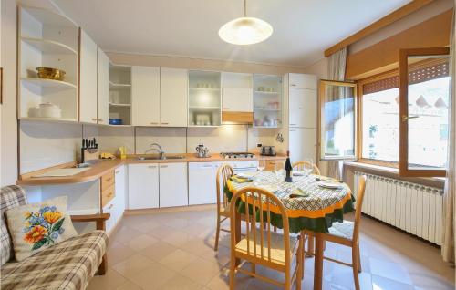 virtuve, Nice Apartment In Sovramonte With Wifi in Sovramonte