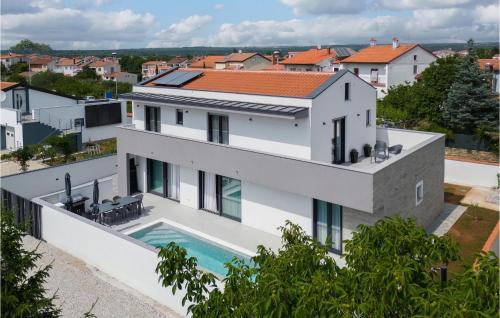 Villa Adria, Valbandon