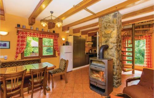 3 Bedroom Cozy Home In Blazevci in Bosiljevo