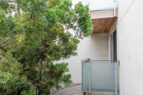 SIRTAJ – Beverly Hills - image 4