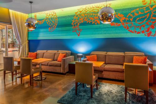 Lobby, Sirtaj Hotel in Beverly Hills