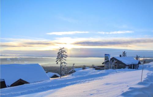 Swimming pool, Amazing Home In Sjusjøen With Wifi in Sjusjoen