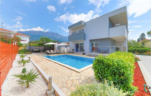 4 Bedroom Nice Home In Kastel Kambelovac