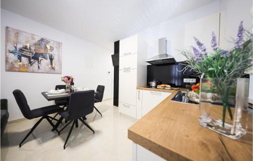 Gorgeous Apartment In Zadar 2