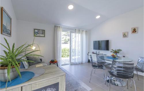 Stunning Home In Lupoglav With Wifi in Lesišćina
