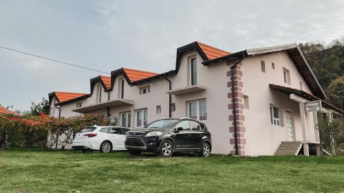 A szálláshely kívülről, Prenoćište Katarina JUGOVO (Prenociste Katarina JUGOVO) in Udovice