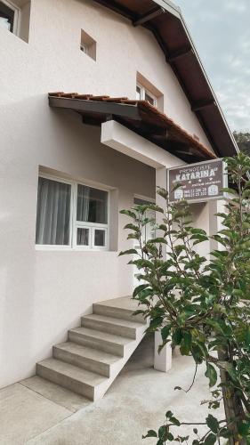 Bejárat, Prenoćište Katarina JUGOVO (Prenociste Katarina JUGOVO) in Udovice