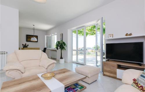 Three-Bedroom Holiday Home In Orasac in ออราซัซ