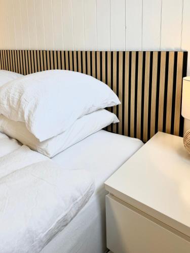 2 twin beds