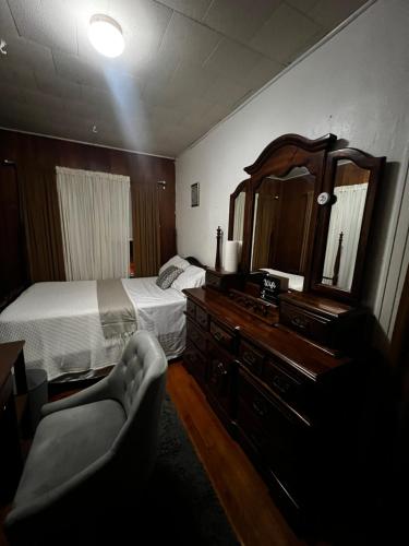 Vintage Room In A Shared House - Sherbrooke