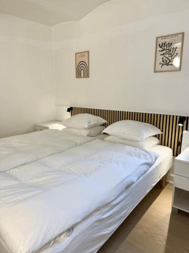 2 twin beds