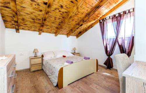 Awesome Home In Unesic in Unešić