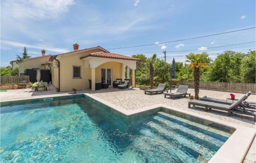 Stunning Home In Vrecari With Kitchen