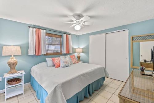 Sarasota Costal Vibe 15 min from Siesta Key in Sarasota, USA
