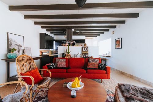 Hacienda Harmony Mid Century Gem with Hottub and Views in Twentynine Palms, USA