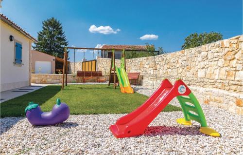 Peldbaseins, Nine-Bedroom Holiday Home In Bokordici in Bokordici