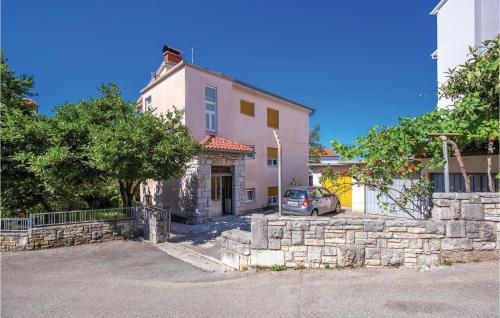 2 Bedroom Stunning Apartment In Crikvenica