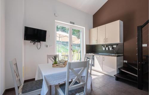 кухня, Cozy Apartment In Porozina With Wifi in Белі
