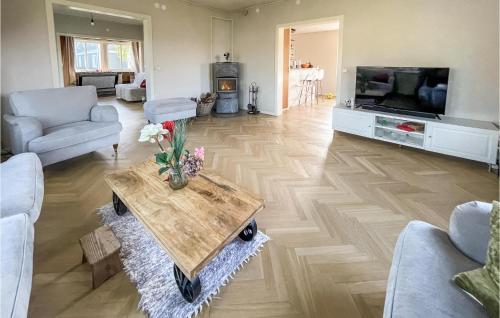 2 Bedroom Cozy Home In Traryd in Traryd