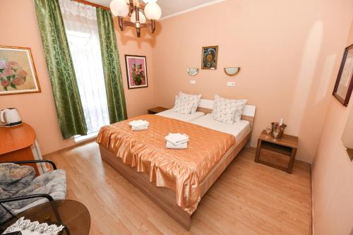 2 twin beds