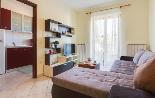 Two-Bedroom Apartment In Porec in Radmani