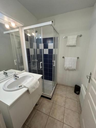 La Pause Larzac-Parking privé-A 20 min de Millau (La Pause Larzac-Parking prive-A 20 min de Millau) in لا كافاليري